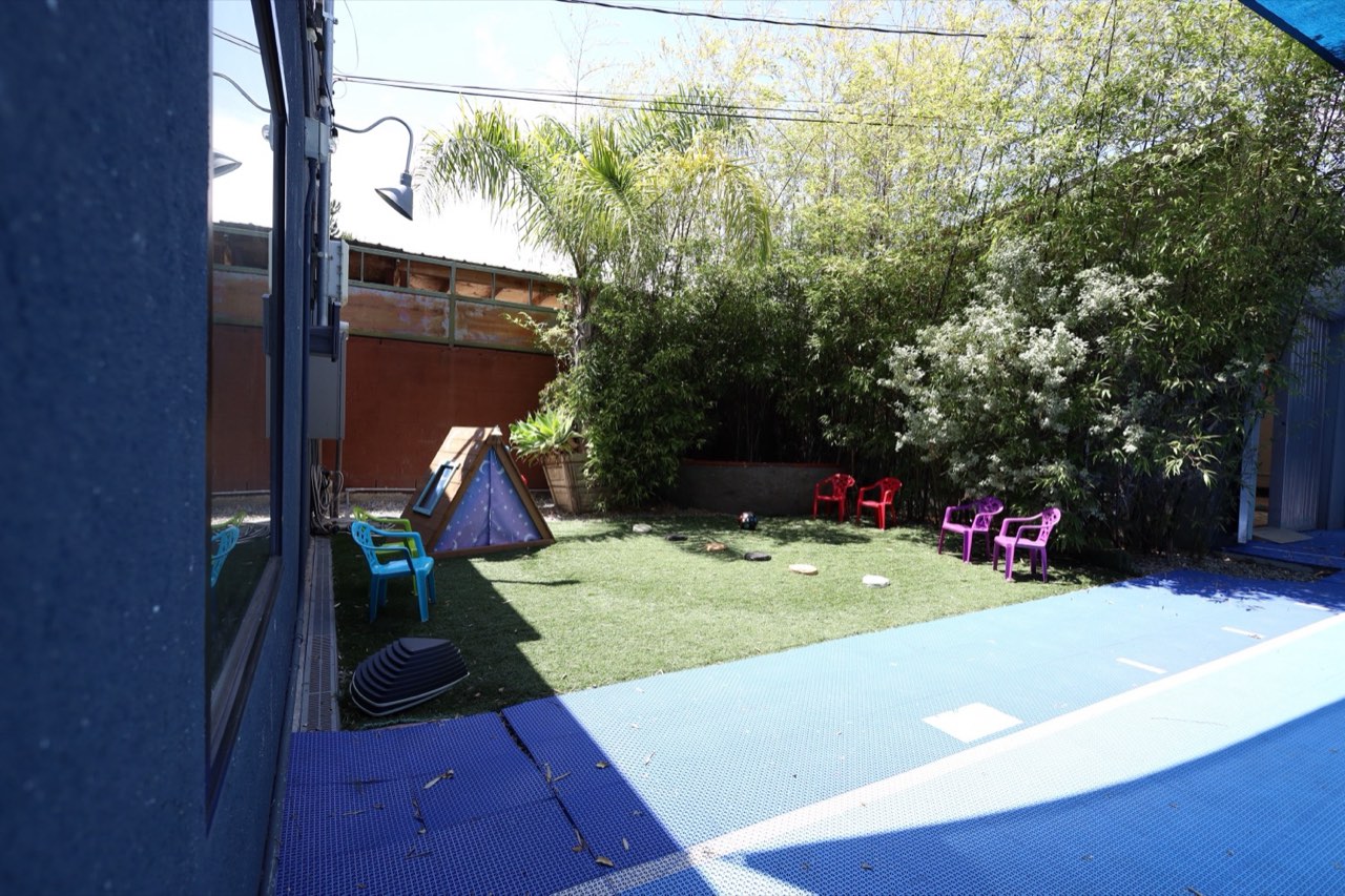 Outdoor garden play yard